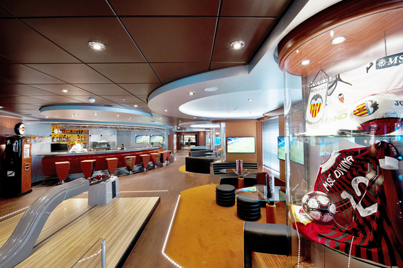 MSC Fantasia Class sports bar 2.jpg